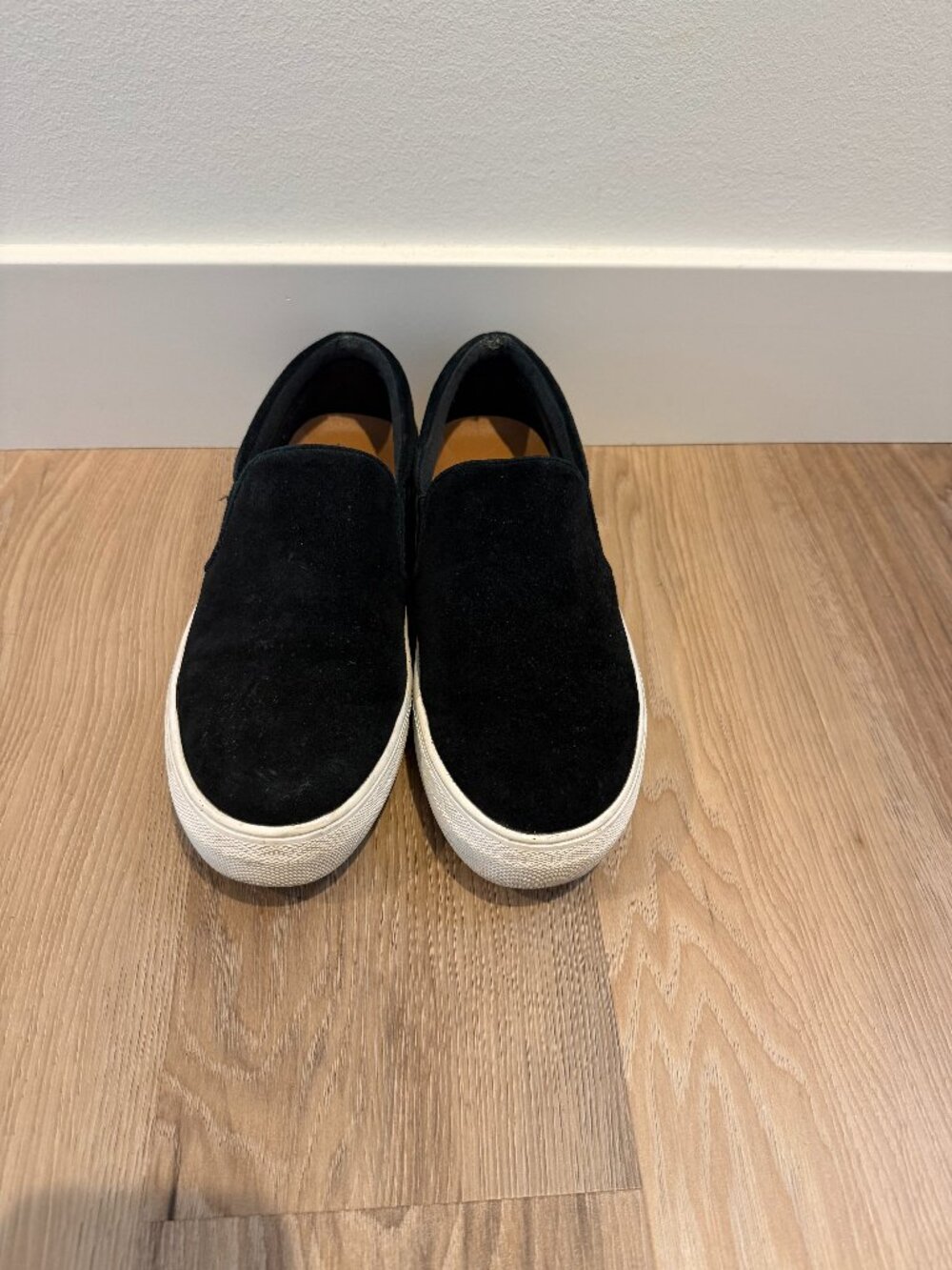 Steve Madden leather slip on shoes